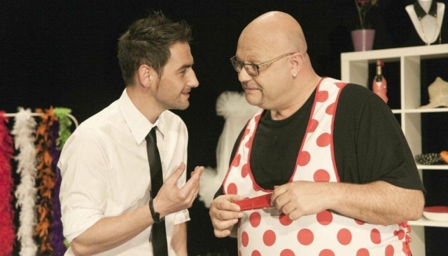 Dos hombres solos sin punto com ni ná